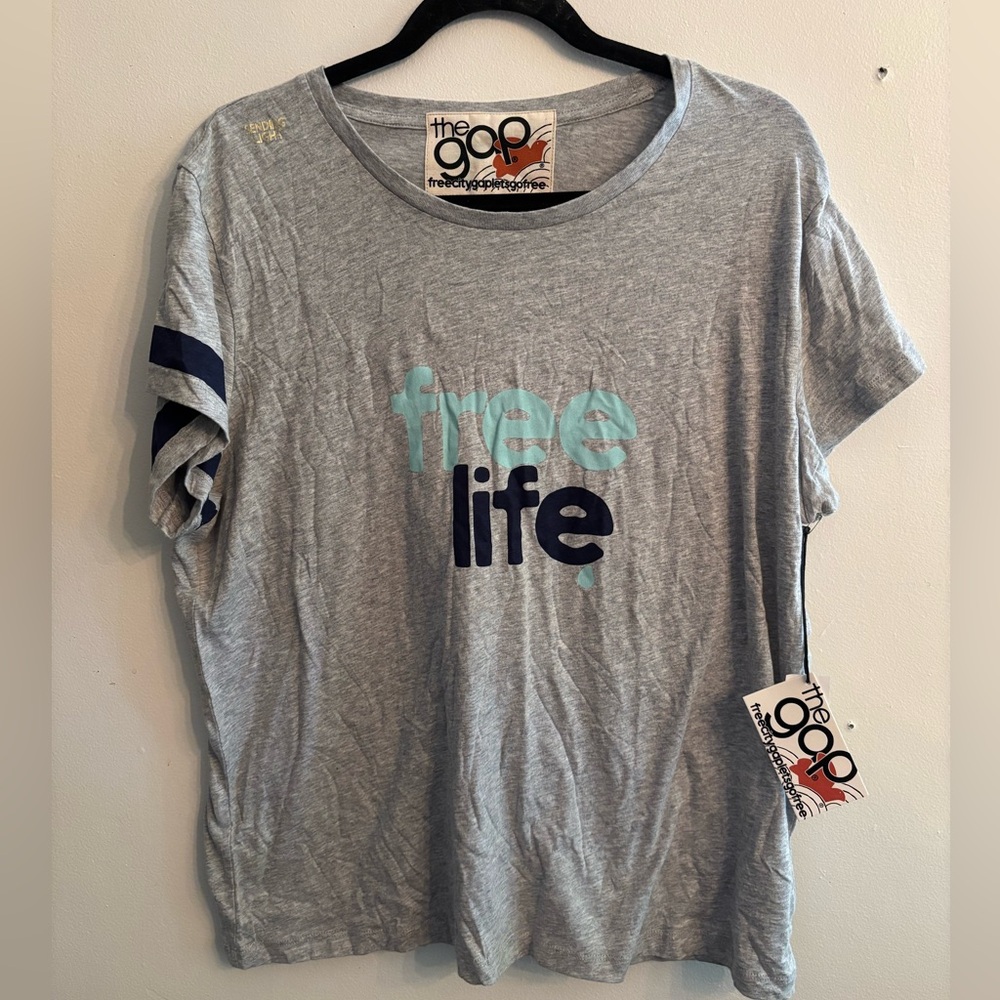 The GAP Free City T-Shirt NWT Size XL